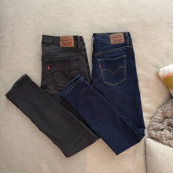 Two Pairs of Levi's Skinny Jeans (Sizes 28 & 29) - Picture 2 of 11